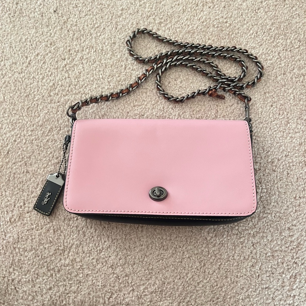 Coach 1941 Dinky Pink/Black Turnlock leather Crossbody shoulder bag clutch purse